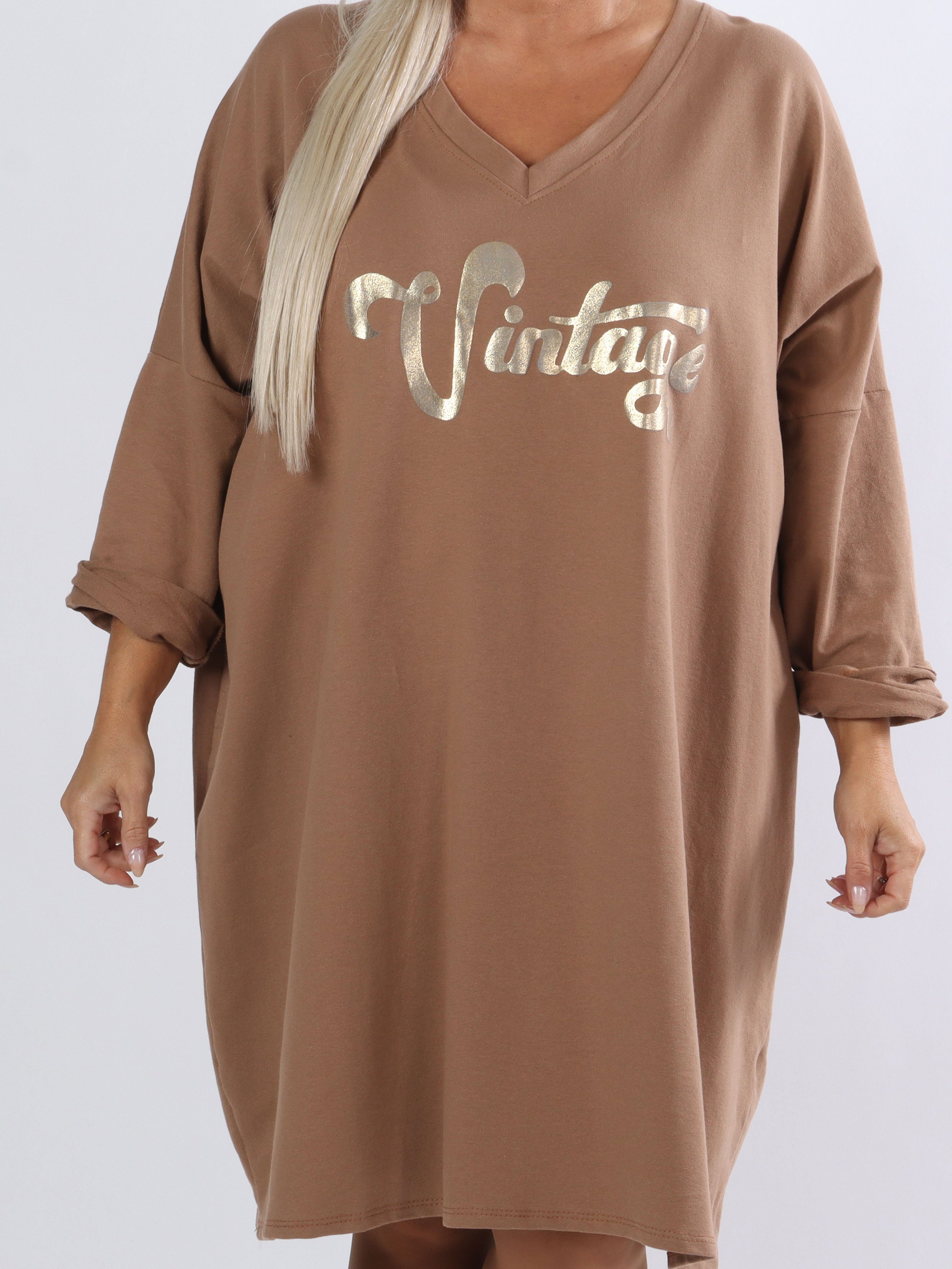 Liana - Plus size joggingkjole med guldskrift